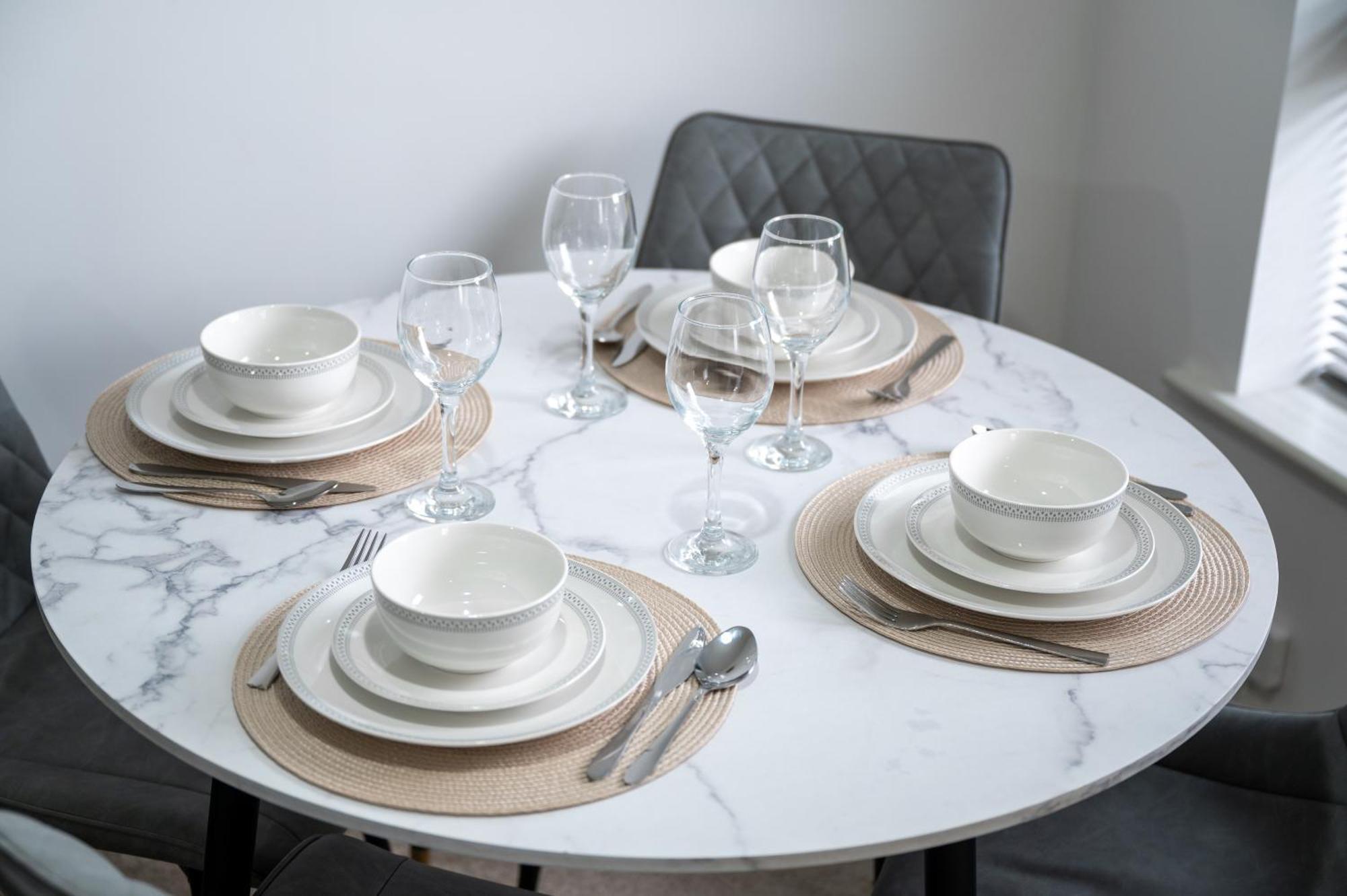 Lovely Manchester House , Quiet Neighborhood, 6Mins To Coop Live Arena, Etihad Stadium & City Centre With Wifi & Free Private Parking Mánchester Exterior foto