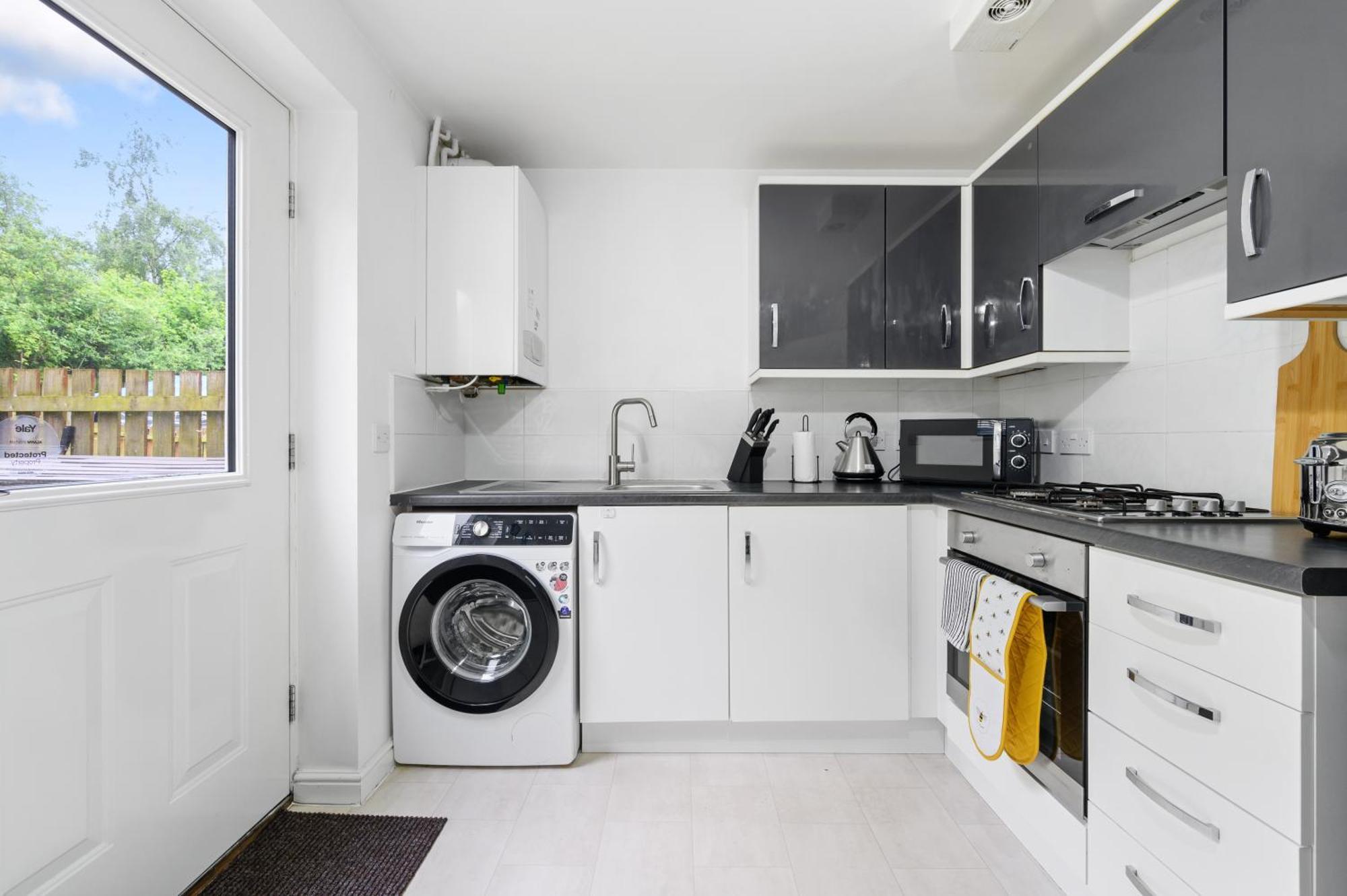 Lovely Manchester House , Quiet Neighborhood, 6Mins To Coop Live Arena, Etihad Stadium & City Centre With Wifi & Free Private Parking Mánchester Exterior foto